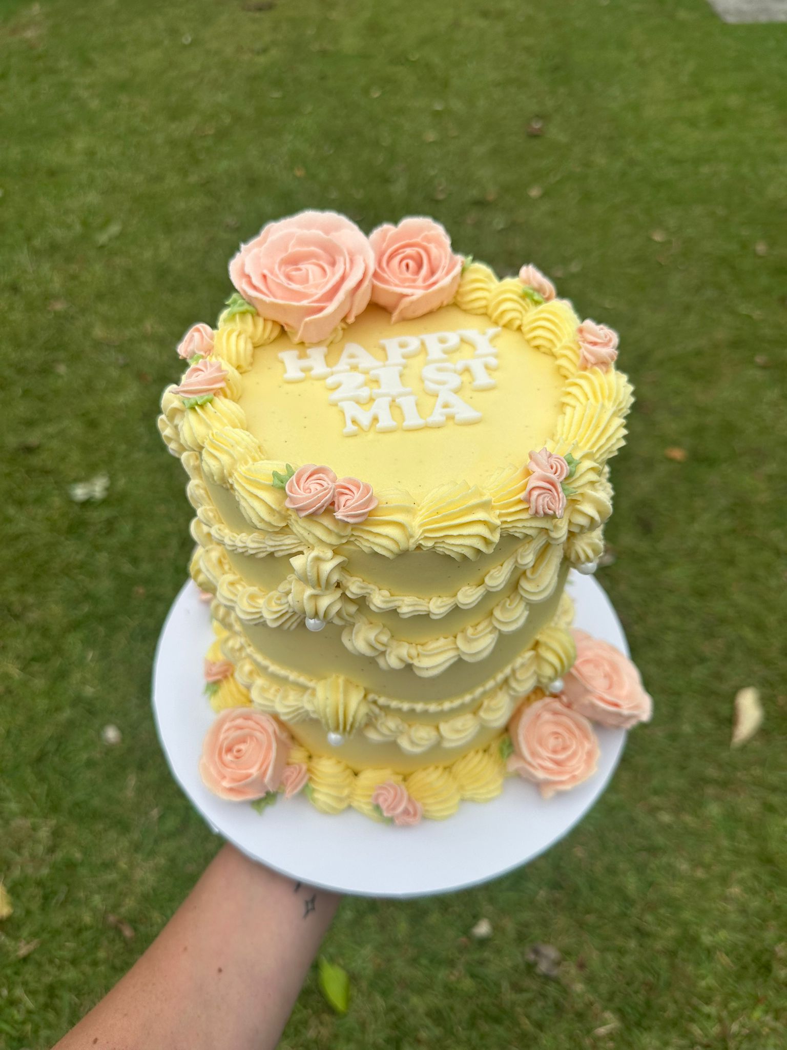 Bespoke hand-piped vintage cake Auckland