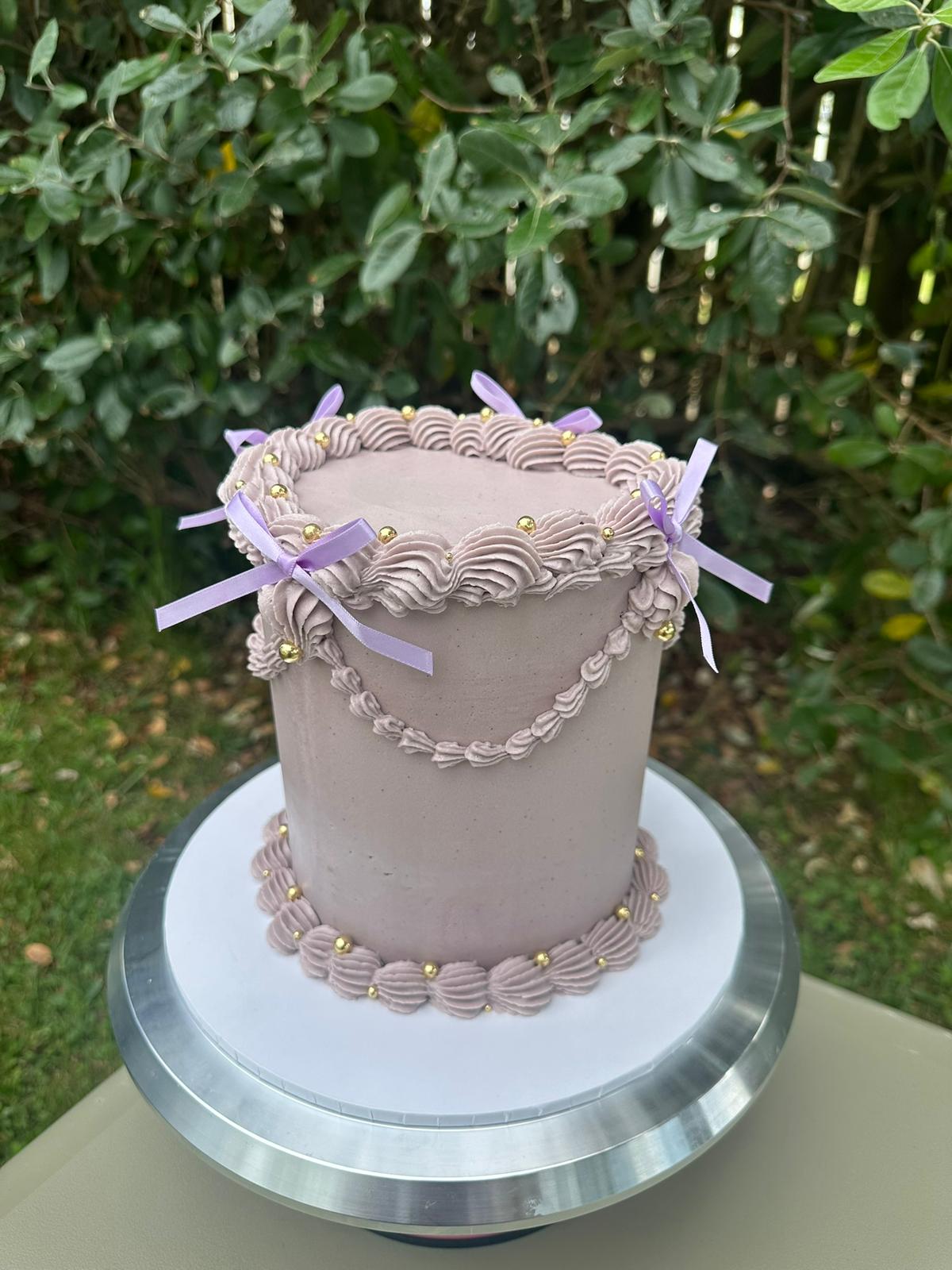 Classic Vintage cake – bespoke celebration cake Auckland