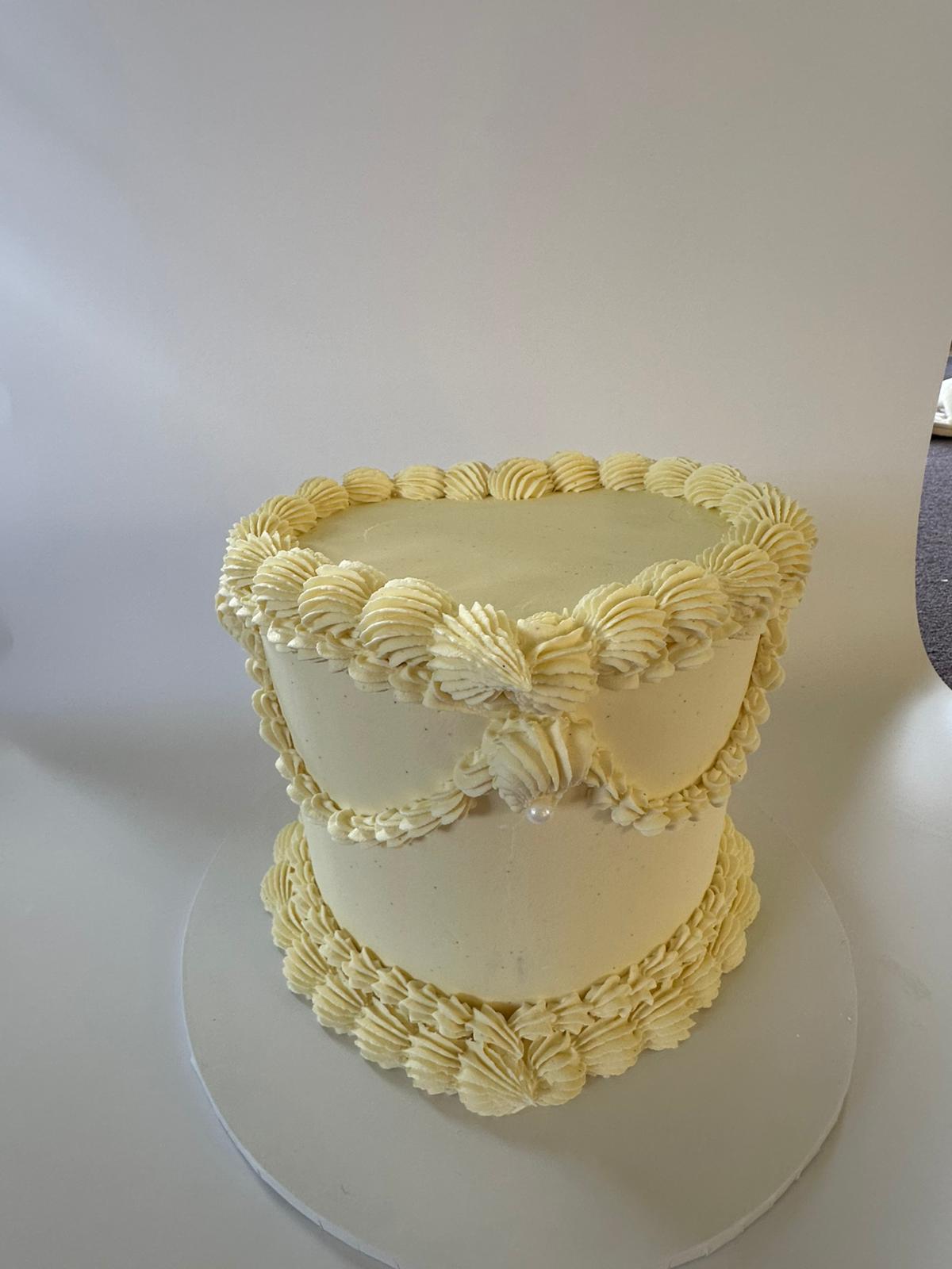 Custom wedding cake Auckland – floral tiered design by Ruby Cakes Boutique