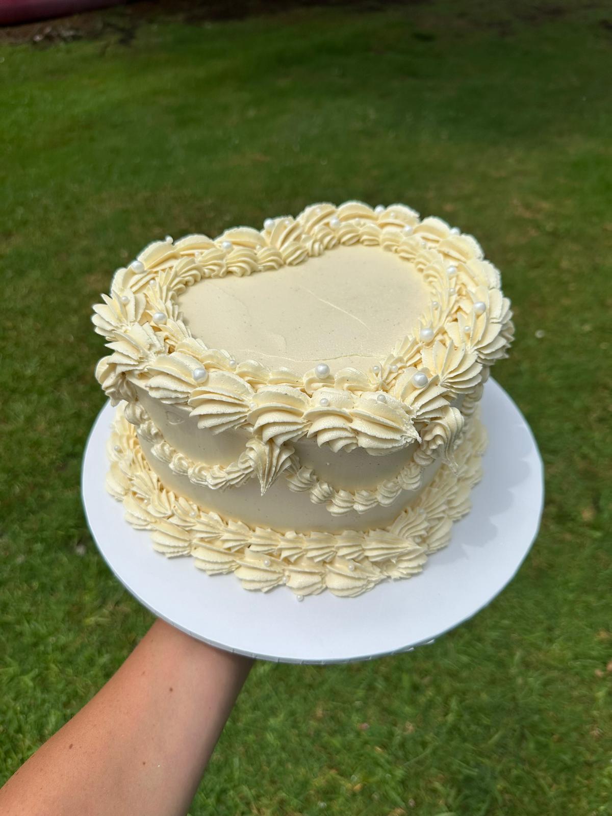 Luxury wedding cake Auckland – refined design by Ruby Cakes Boutique